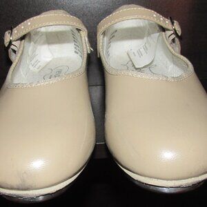 Revolution Dancewear Tap Shoes Tan Size 4